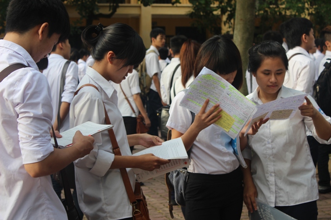 Hoc sinh Hà Nội bước vào Kỳ thi tốt nghiệp THPT 2013